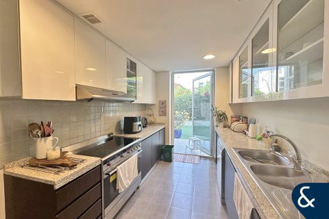 Villa en Arabella Townhouses 1, Mudon, Dubai, 4 dormitorios, 310 m², № 76088 - foto 11