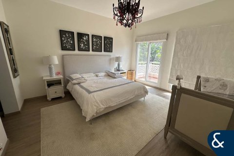 Villa in Meadows, Dubai 4 bedrooms, 589 sq.m. № 76089 - photo 11