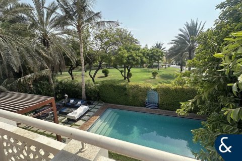 Villa in Meadows, Dubai 4 bedrooms, 589 sq.m. № 76089 - photo 15