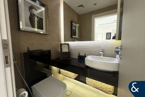 Villa in Meadows, Dubai 4 bedrooms, 589 sq.m. № 76089 - photo 3