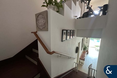 Villa in Meadows, Dubai 4 bedrooms, 589 sq.m. № 76089 - photo 9