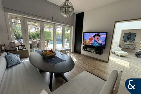 Villa in Meadows, Dubai 4 bedrooms, 589 sq.m. № 76089 - photo 8