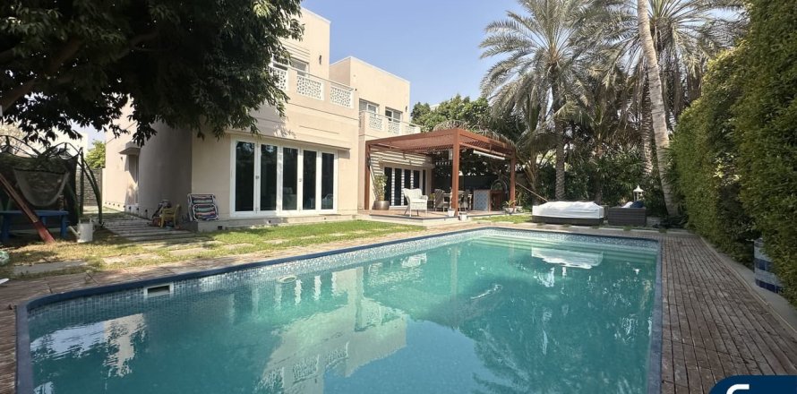 Villa in Meadows, Dubai 4 bedrooms, 589 sq.m. № 76089
