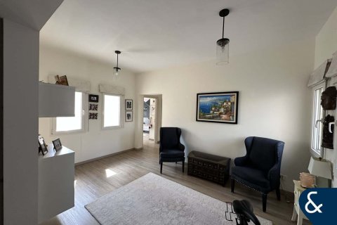 Villa in Meadows, Dubai 4 bedrooms, 589 sq.m. № 76089 - photo 10