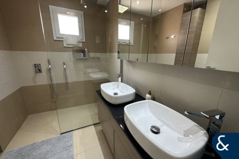 Villa in Meadows, Dubai 4 bedrooms, 589 sq.m. № 76089 - photo 5