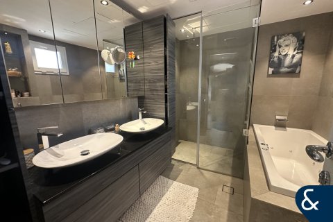 Villa in Meadows, Dubai 4 bedrooms, 589 sq.m. № 76089 - photo 13