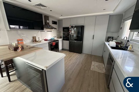 Villa in Meadows, Dubai 4 bedrooms, 589 sq.m. № 76089 - photo 7