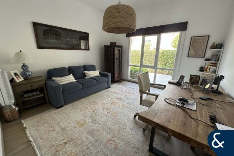 Villa in Meadows, Dubai 4 bedrooms, 589 sq.m. № 76089 - photo 4