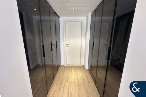 Villa in Meadows, Dubai 4 bedrooms, 589 sq.m. № 76089 - photo 12