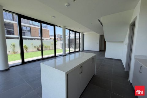 Villa in Dubai 5 bedrooms, 420 sq.m. № 109380 - photo 13