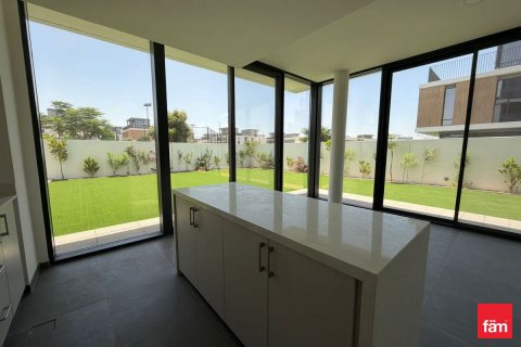 Villa in Dubai 5 bedrooms, 420 sq.m. № 109380 - photo 26