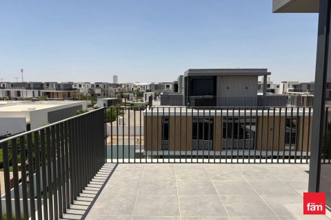 Villa in Dubai 5 bedrooms, 420 sq.m. № 109380 - photo 20