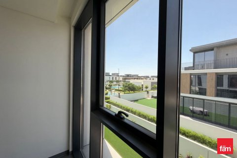 Villa in Dubai 5 bedrooms, 420 sq.m. № 109380 - photo 5