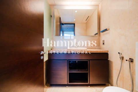 Apartamento en Burj Khalifa, Dubai, 2 dormitorios, 152.26987506 m², № 69767 - foto 4