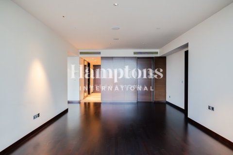 Apartamento en Burj Khalifa, Dubai, 2 dormitorios, 152.26987506 m², № 69767 - foto 2