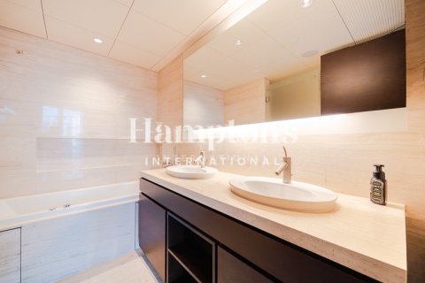 Apartamento en Burj Khalifa, Dubai, 2 dormitorios, 152.26987506 m², № 69767 - foto 12