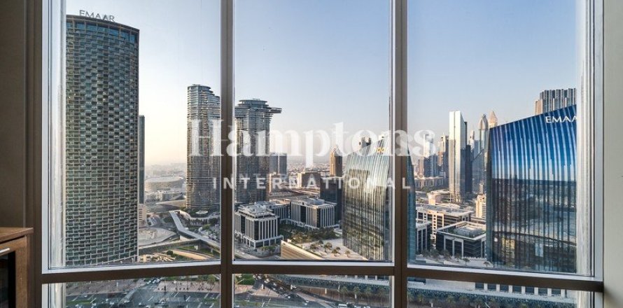 Apartamento en Burj Khalifa, Dubai, 2 dormitorios, 152.27 m², № 69767
