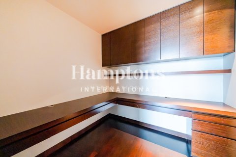 Apartamento en Burj Khalifa, Dubai, 2 dormitorios, 152.26987506 m², № 69767 - foto 6