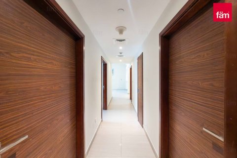 Apartment in Al Kifaf, Dubai 3 bedrooms, 200.9 sq.m. № 102743 - photo 2