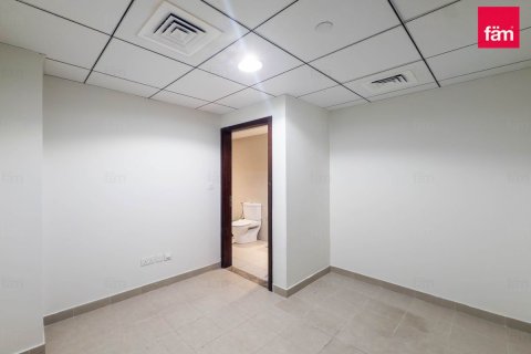 Apartment in Al Kifaf, Dubai 3 bedrooms, 200.9 sq.m. № 102743 - photo 28