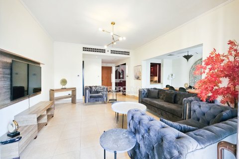 Снять в аренду квартиру в Old Town, Дубай: 2 спальни, 129м², № 74220 - фото 1