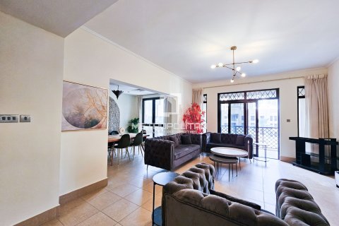 Снять в аренду квартиру в Old Town, Дубай: 2 спальни, 129м², № 74220 - фото 3