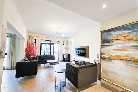 Снять в аренду квартиру в Old Town, Дубай: 2 спальни, 129м², № 74220 - фото 4