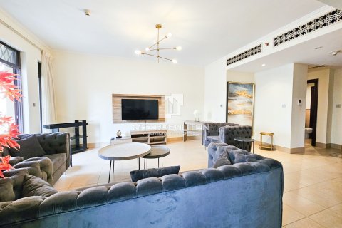 Снять в аренду квартиру в Old Town, Дубай: 2 спальни, 129м², № 74220 - фото 2