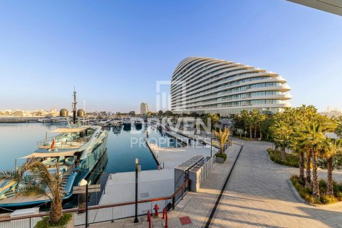 Villa en Jumeirah 3, Jumeirah, Dubai, 6 dormitorios, 849.78 m², № 127901 - foto 3