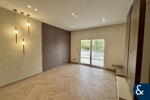 Купить виллу в Meadows, Дубай: 3 спальни, 320м², № 78799 - фото 9