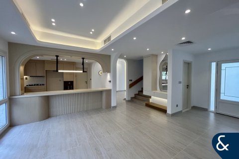 Купить виллу в Meadows, Дубай: 3 спальни, 320м², № 78799 - фото 4