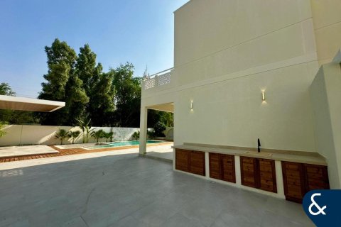 Купить виллу в Meadows, Дубай: 3 спальни, 320м², № 78799 - фото 15