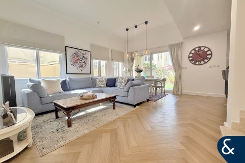 Купить виллу в Dubai Land, Дубай: 3 спальни, 213м², № 78797 - фото 4