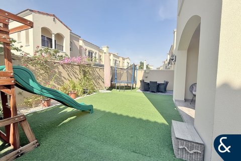 Купить виллу в Dubai Land, Дубай: 3 спальни, 213м², № 78797 - фото 2