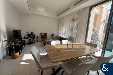 Купить виллу в Дубае: 3 спальни, 208м², № 78798 - фото 4