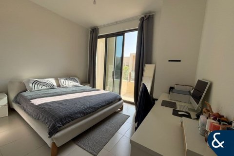 Купить виллу в Дубае: 3 спальни, 208м², № 78798 - фото 9