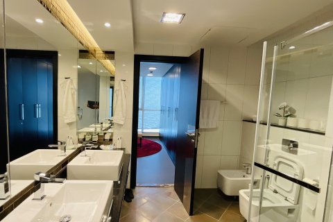 Apartment in Dubai Marina, Dubai 3 bedrooms, 375 sq.m. № 109588 - photo 28