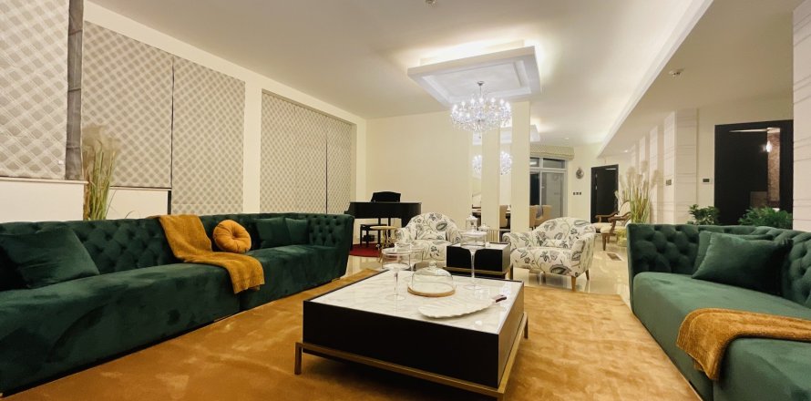 Apartment in Dubai Marina, Dubai 3 bedrooms, 375 sq.m. № 109588