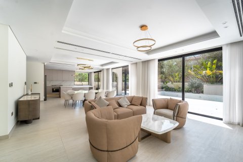 Villa in Jumeirah Village Triangle, Dubai 5 bedrooms, 418 sq.m. № 109587 - photo 2