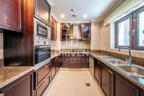 Apartment in Downtown Dubai (Downtown Burj Dubai), Dubai 2 bedrooms, 130.53 sq.m. № 140968 - photo 12