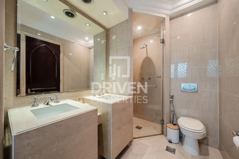 Apartment in Downtown Dubai (Downtown Burj Dubai), Dubai 2 bedrooms, 130.53 sq.m. № 140968 - photo 14
