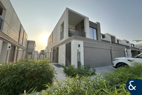 Villa in Aura, Tilal Al Ghaf, Dubai 4 bedrooms, 230 sq.m. № 76453 - photo 1