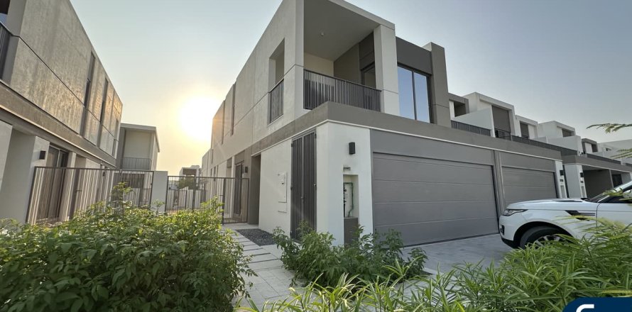 Villa in Aura, Tilal Al Ghaf, Dubai 4 bedrooms, 230 sq.m. № 76453