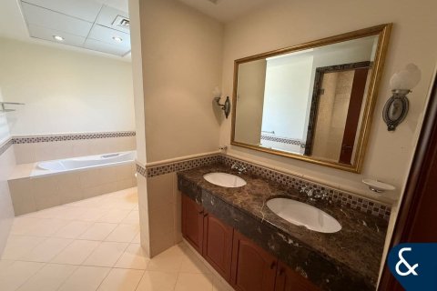 Villa in Arabian Ranches, Dubai 4 bedrooms, 640 sq.m. № 76440 - photo 10