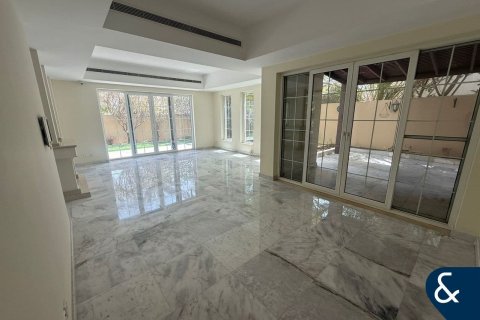 Villa in Arabian Ranches, Dubai 4 bedrooms, 640 sq.m. № 76440 - photo 2