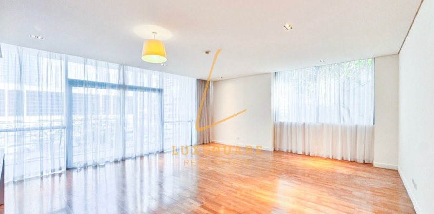 Apartment in Al Wasl, Dubai 3 bedrooms, 222 sq.m. № 123200