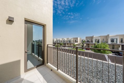 Снять в аренду виллу в Dubai South (Dubai World Central), Дубай: 3 спальни, 180.41762600м², № 63918 - фото 2