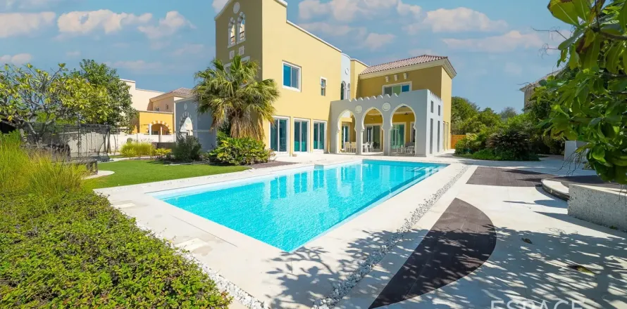 Villa in Victory Heights, Dubai Sports City, Dubai 6 bedrooms, 760 sq.m. № 122498