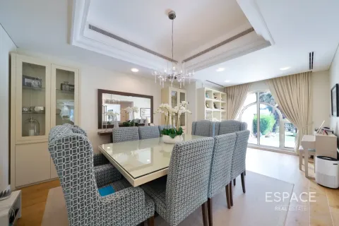 Villa in Victory Heights, Dubai Sports City, Dubai 6 bedrooms, 760 sq.m. № 122498 - photo 5