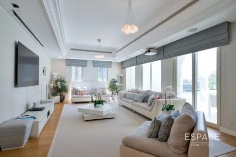 Villa in Victory Heights, Dubai Sports City, Dubai 6 bedrooms, 760 sq.m. № 122498 - photo 2